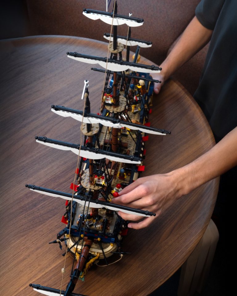 910059 Privateer Frigate Fortuna by BrickLink Designer Program