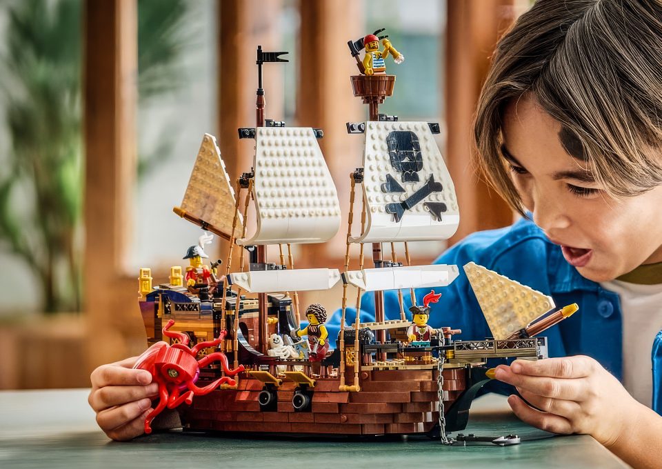 Child playing with 31387 Iconic Pirate Ship