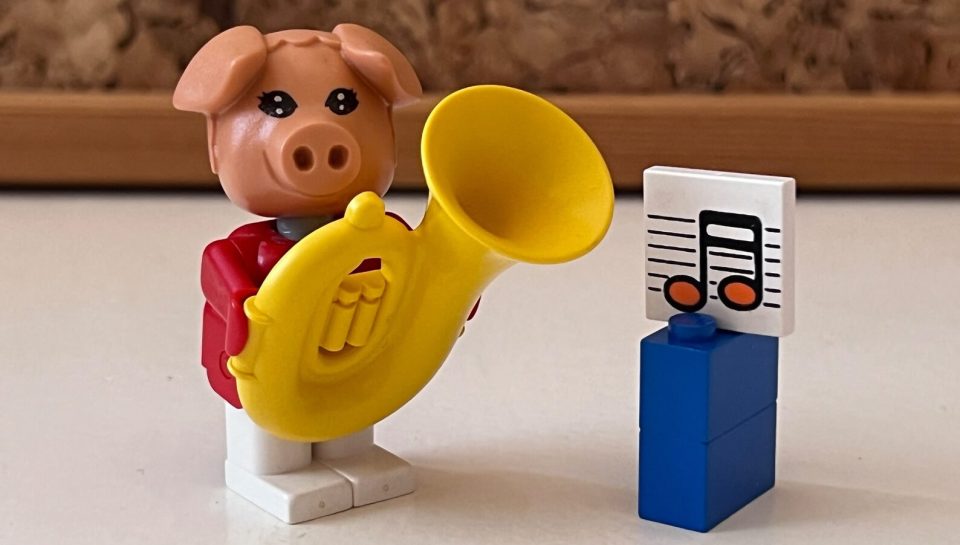 3711 Pierre Pig and his Tuba, a 1984 Fabuland set