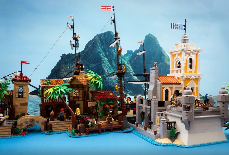 BrickLink Designer sets: Coconut Cape, Privateer Frigate Fortuna & Thieves of Tortuga
