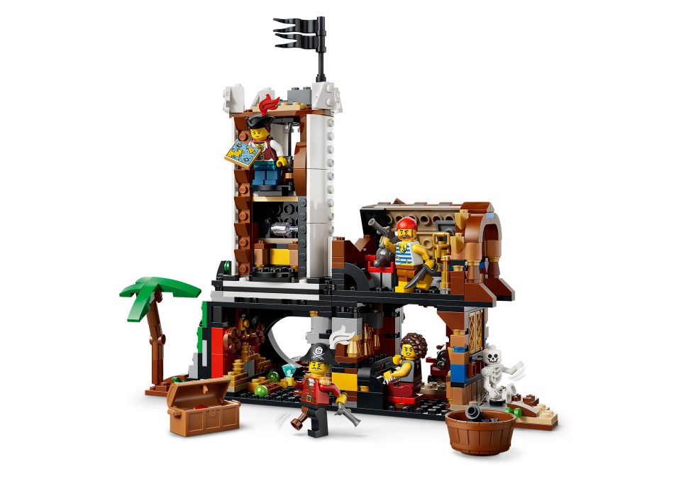 Back of fort build from 31387 Iconic Pirate Ship
