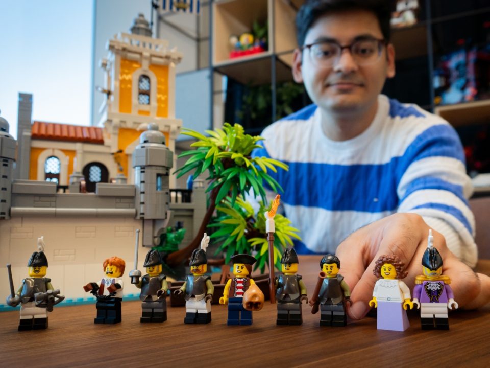 Minifigure line-up of Coconut Cape