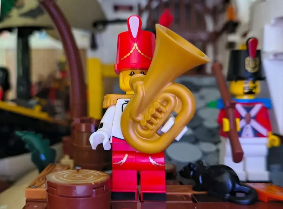 Tuba Player at Eldorado Fortress by wislalukasz3lego