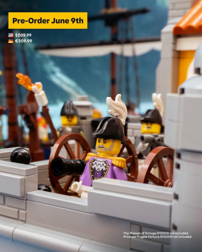 Purple coat Imperial Commodore of minifigure of Coconut Cape