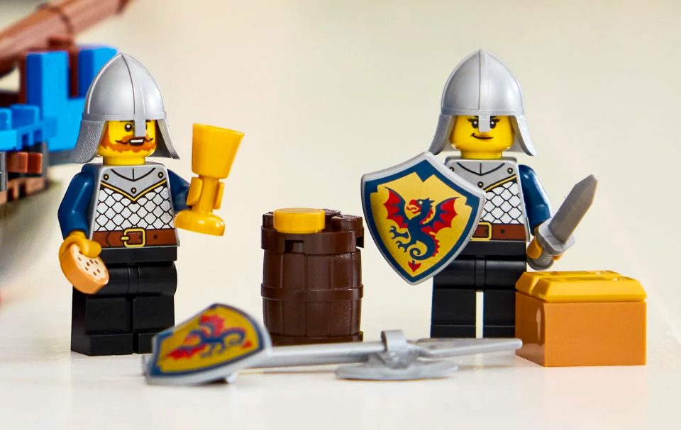 Click here to enlarge image Minifigures of 40912 Sea Serpent