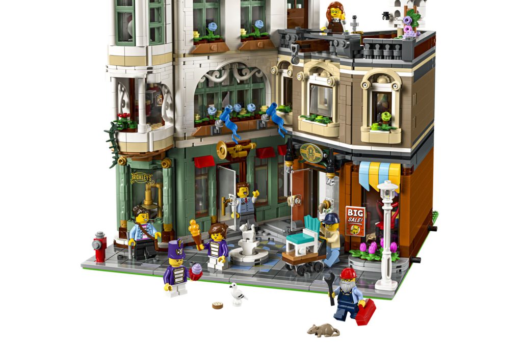 Click here to enlarge image Purple coat imperial minifigures in 11371 Shopping Street