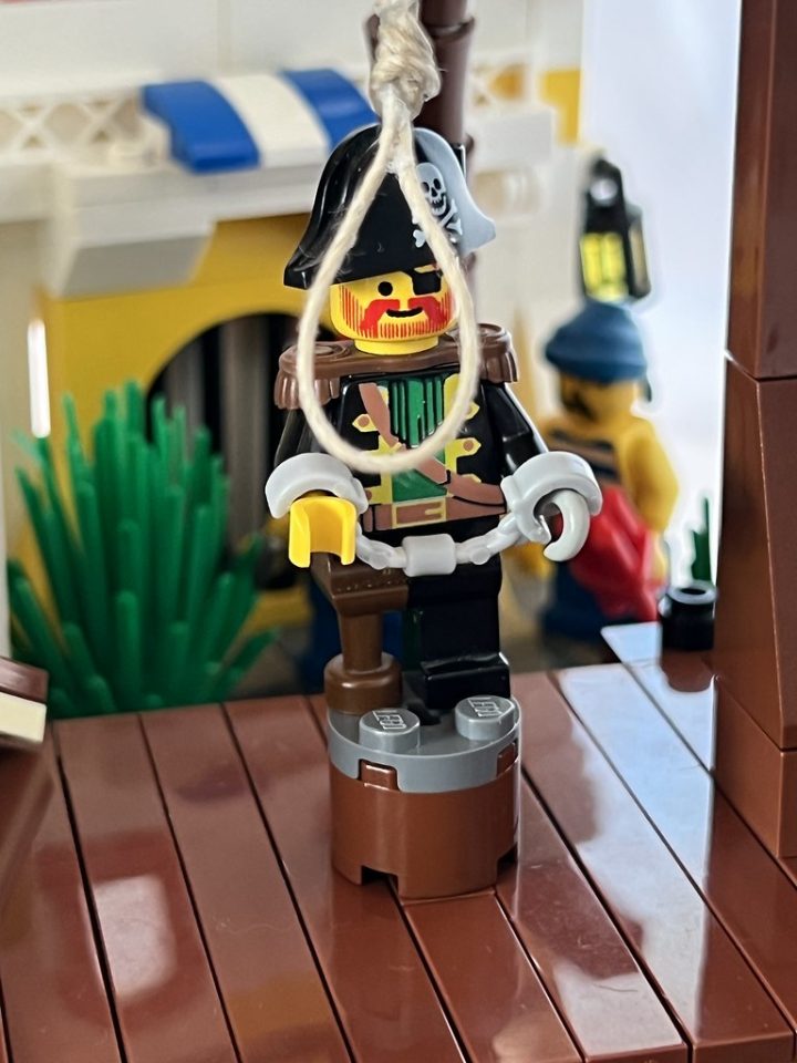 Captain Redbeard in the noose at Port Royal